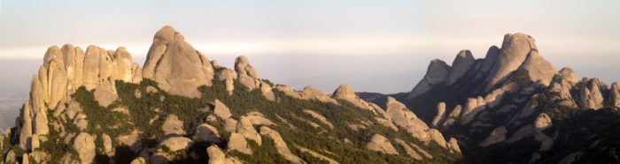 Els Flautats, Sant Salvador i Gorros, vistes immillorables des de les balmes de l'Anglada